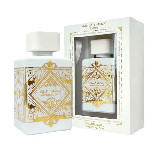 Lattafa Bade'e Al Oud Honor & Glory EDP 100ml - Frasco blanco con detalles dorados y caja blanca con ventana
